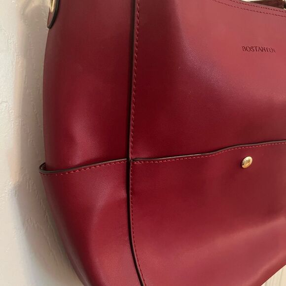 Bostonian Red Shoulder Bag with Structured Design - Picture 3 of 16